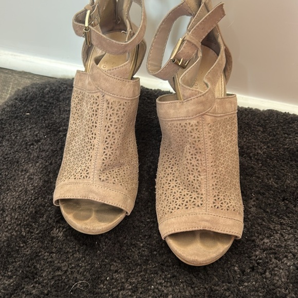 LC Lauren Conrad: Taupe Peep-Toe Heels pumps women’s shoes size 8.5 - Picture 2 of 5